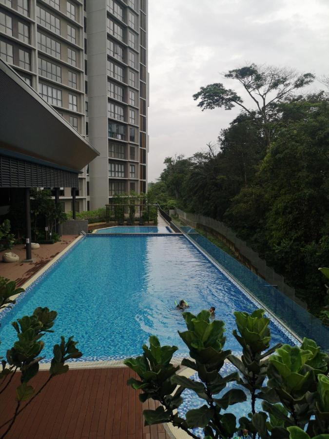 Stayje Putrajaya, 5 Minutes To Ioi City Mall, Wifi , Netflix, Free Parking Exterior photo